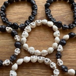 Howlite skull bracelet
